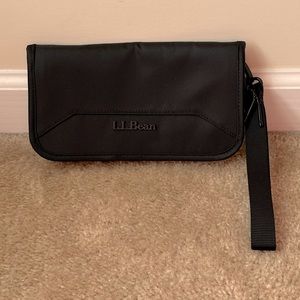 L.L. Bean Wayside Zip Wristlet